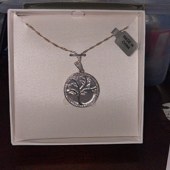 Family Tree Necklace (never worn) - Picture 2 of 2